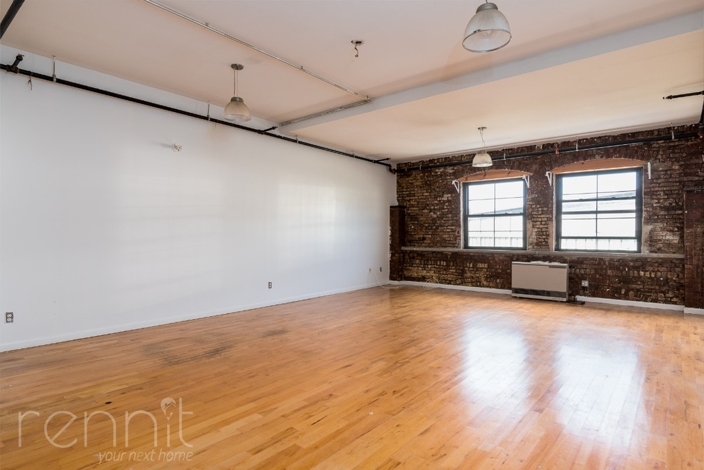 956 Hancock St - Photo 2