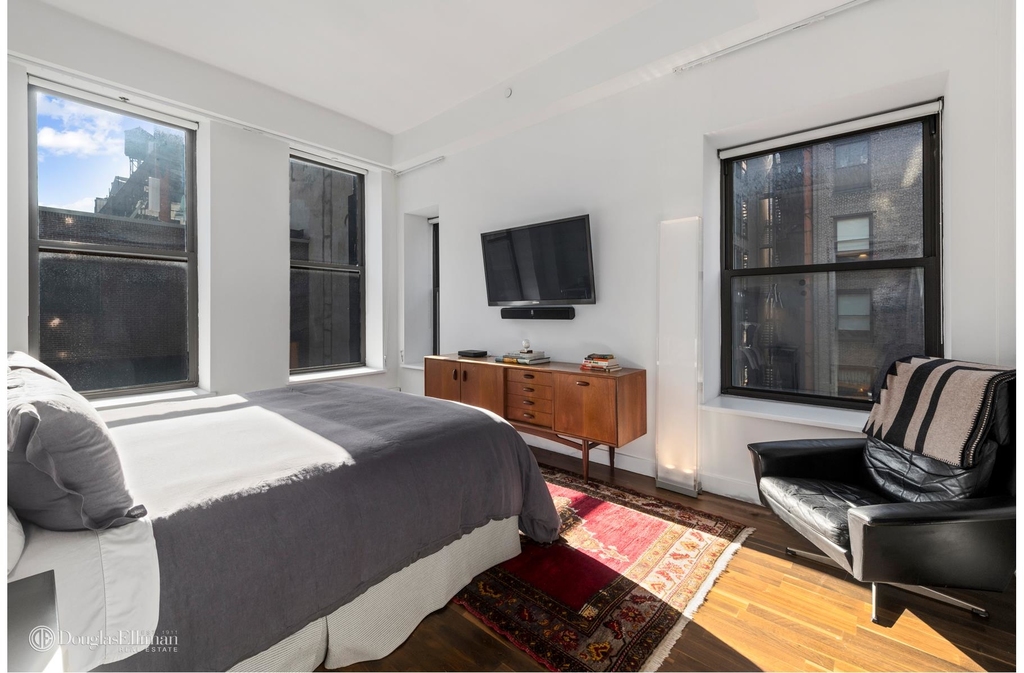 36 East 22nd St - Photo 8