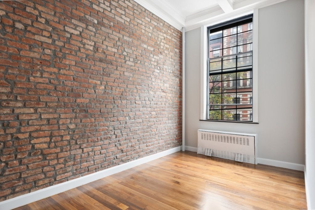 221 East 11th Street - Photo 1