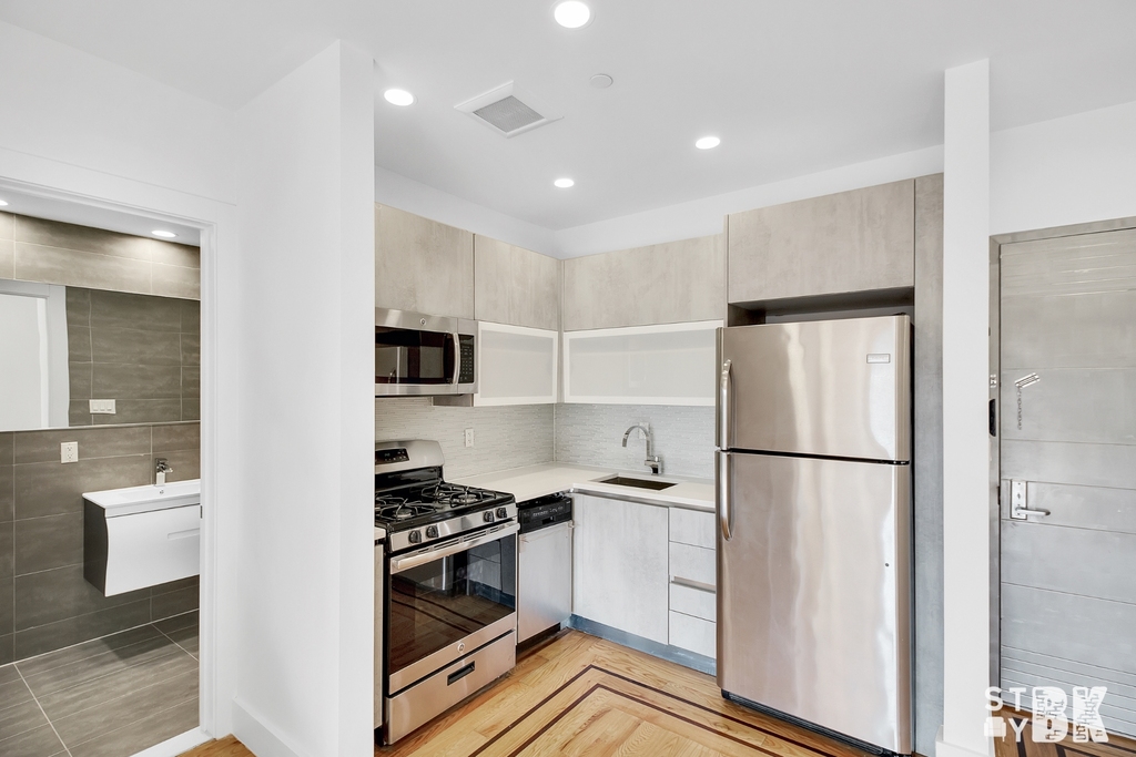 735 Greene Avenue - Photo 4