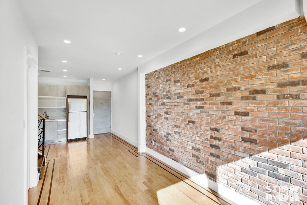 735 Greene Avenue - Photo 3