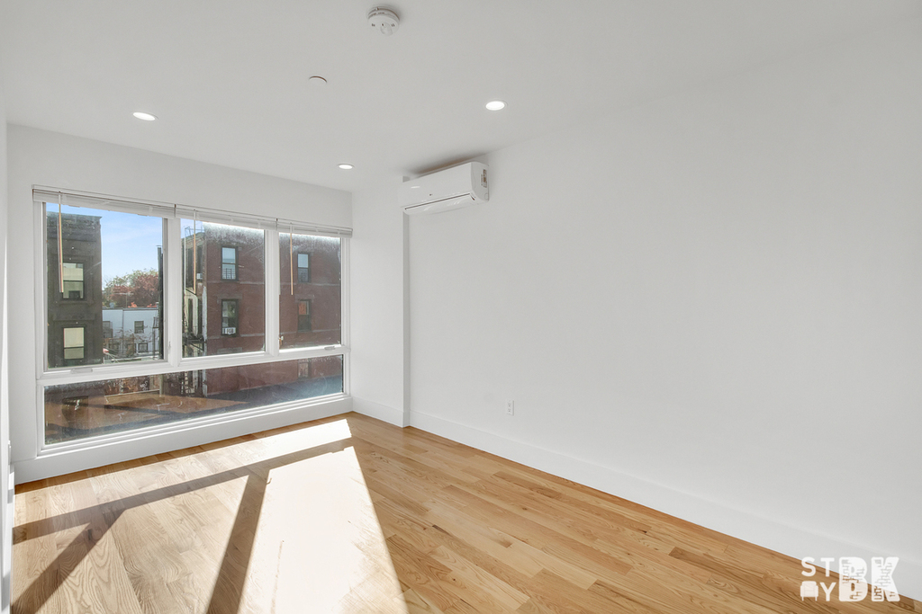 735 Greene Avenue - Photo 5