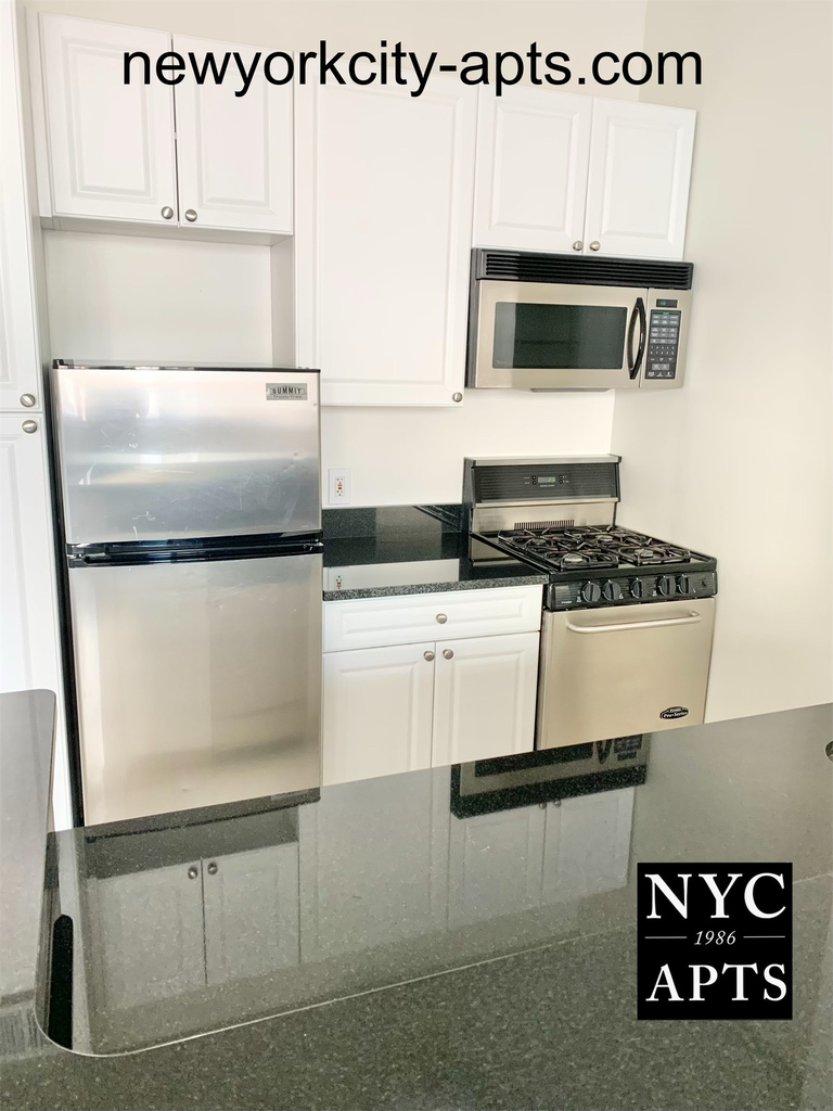 160 West 22nd Street - Photo 1