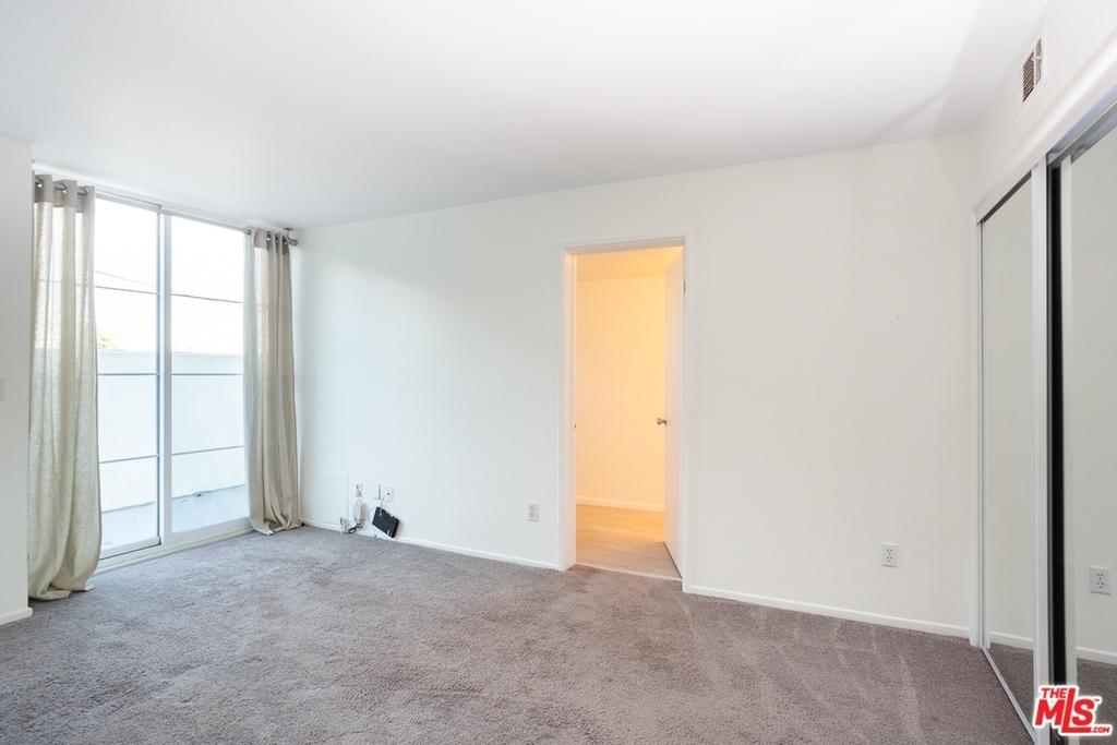 753 Pier Ave - Photo 8