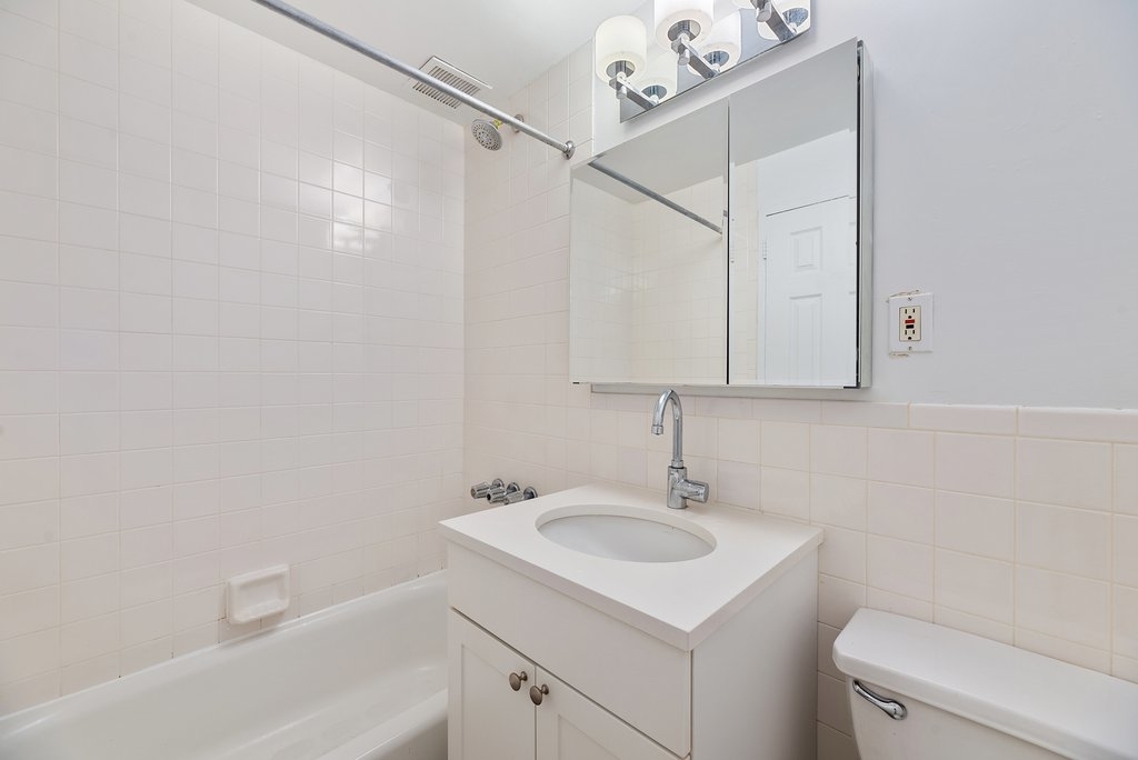 876 Lexington Avenue - Photo 4