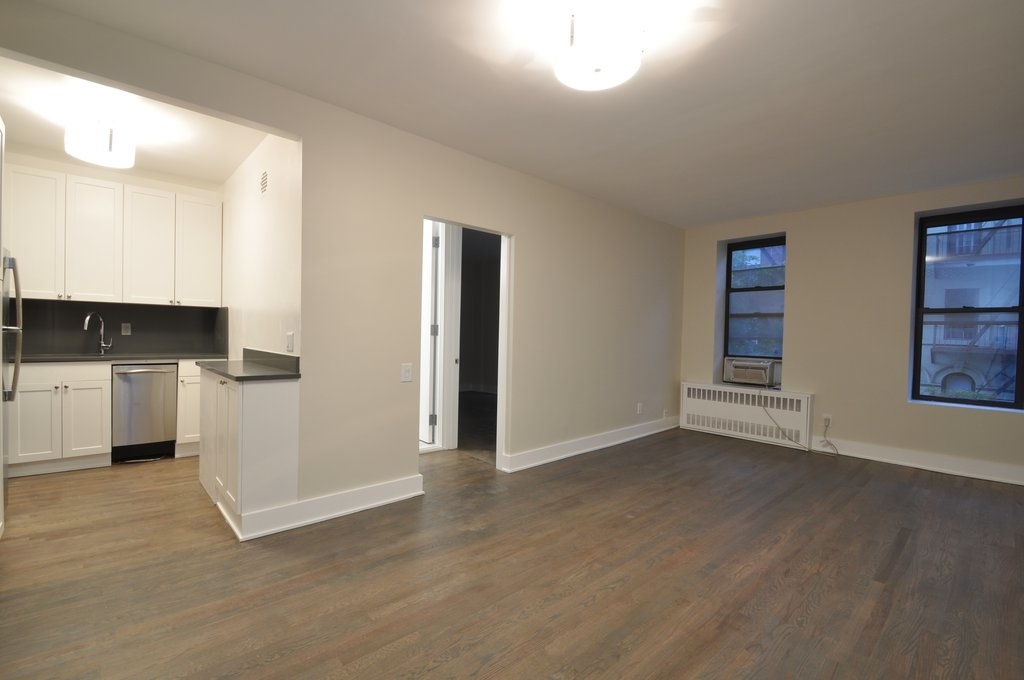 226 East 25th Street - Photo 4