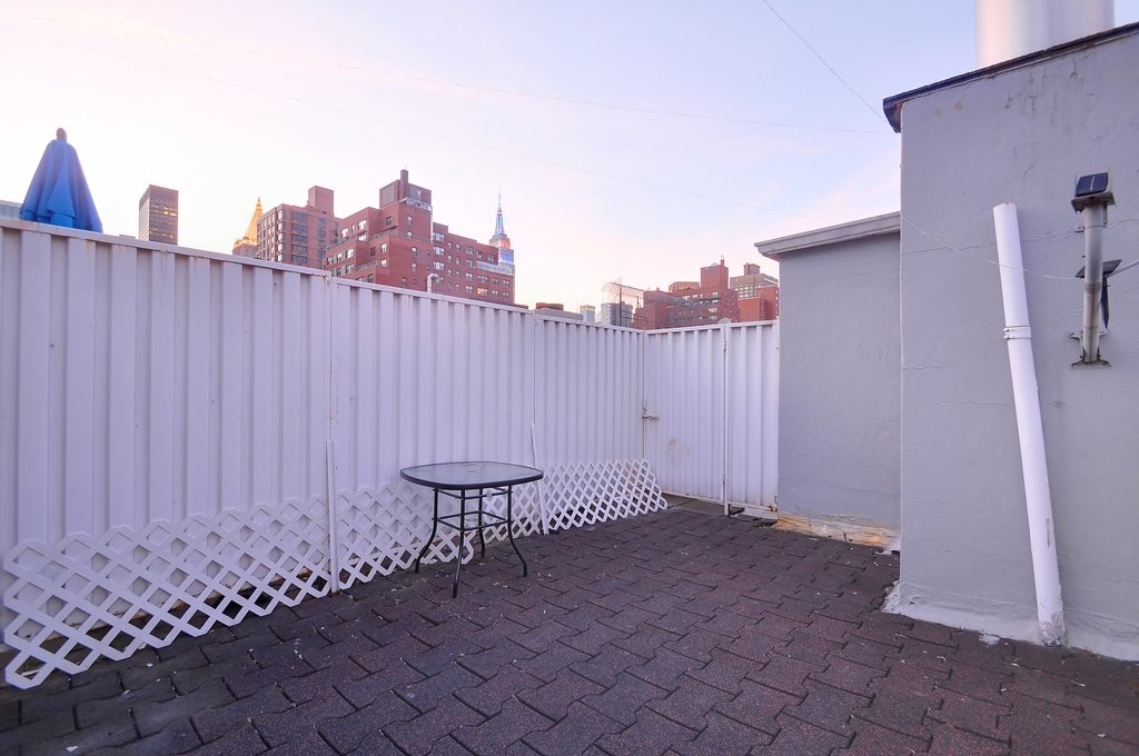 226 East 25th Street - Photo 5