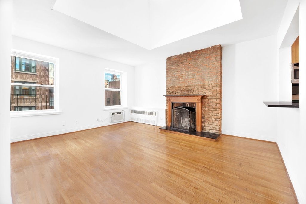 124 East 27th Street - Photo 2