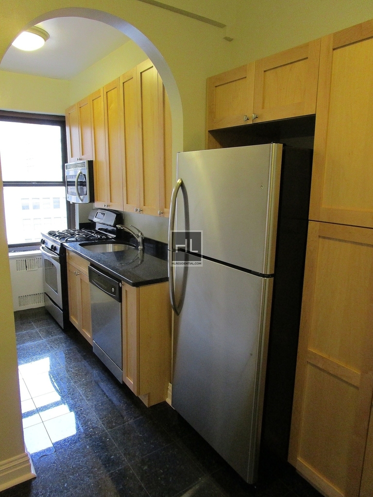 East 56 Street - Photo 2