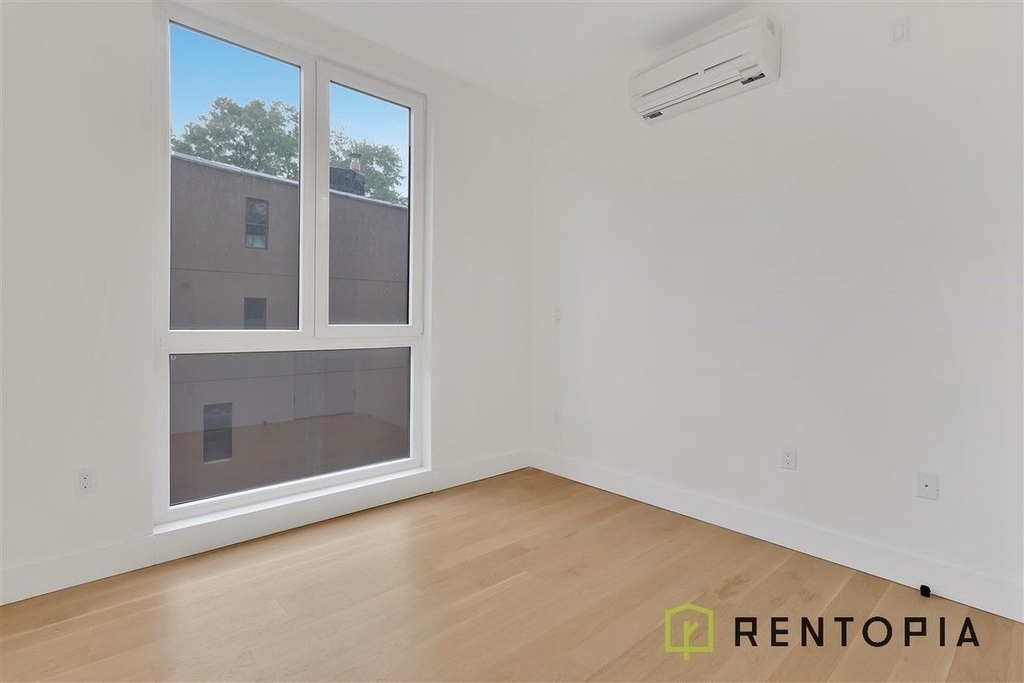 420 Tompkins Avenue - Photo 2