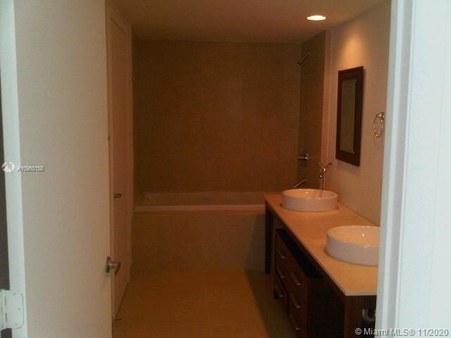 475 Brickell Ave - Photo 3