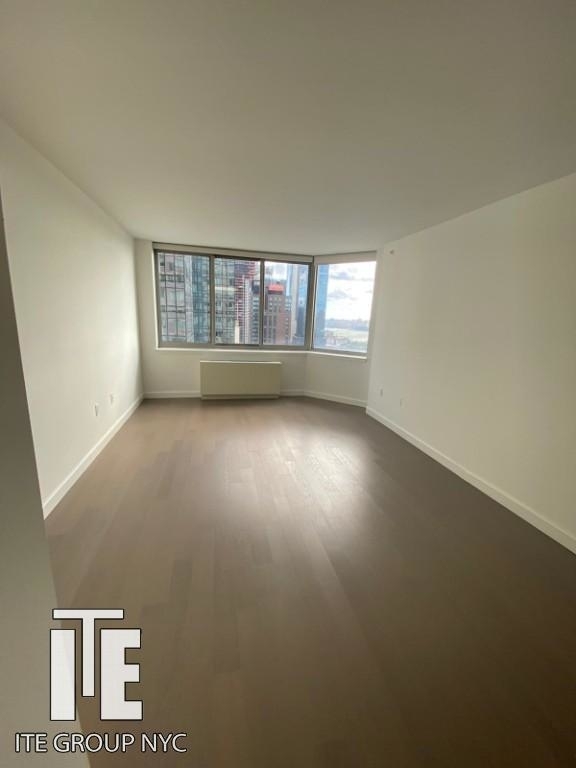 10th Avenue - Photo 1