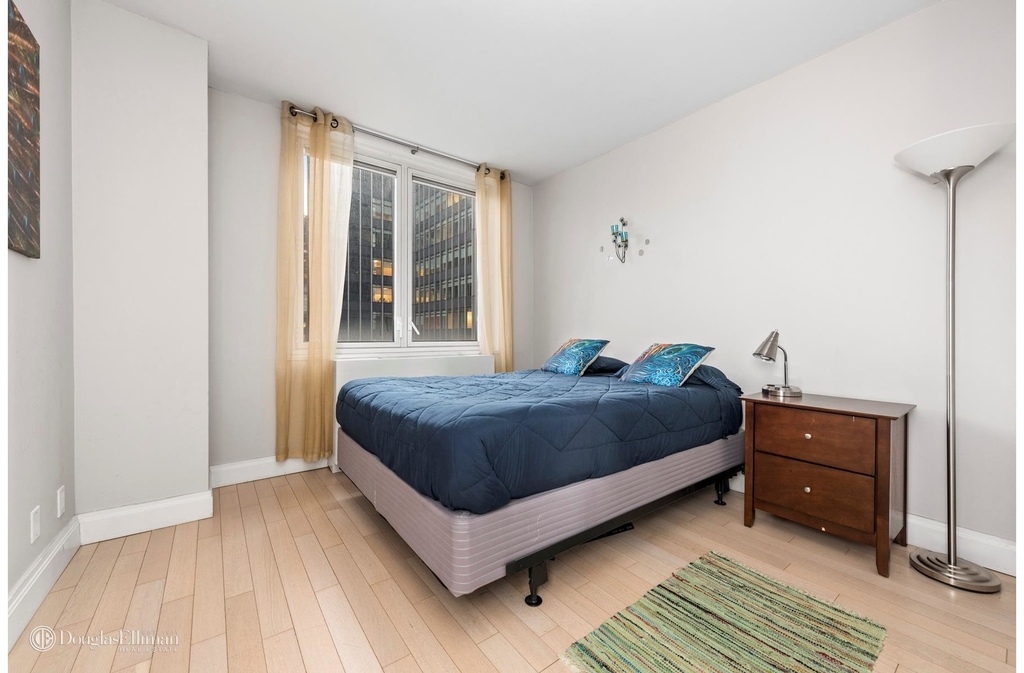 212 East 47th St - Photo 4