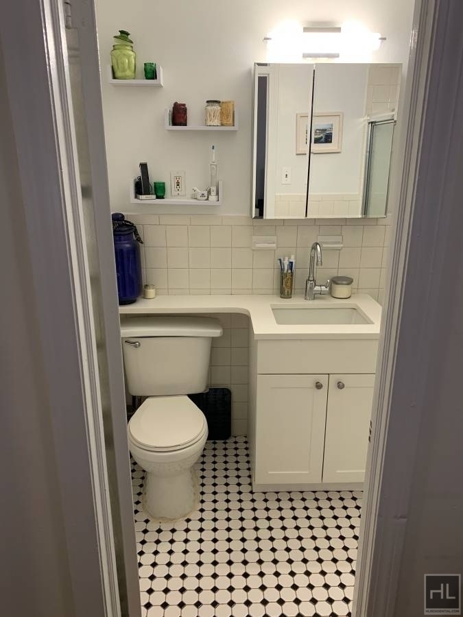 358 West 45 Street - Photo 16