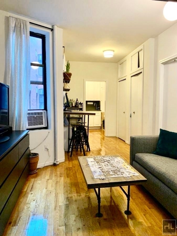 358 West 45 Street - Photo 3