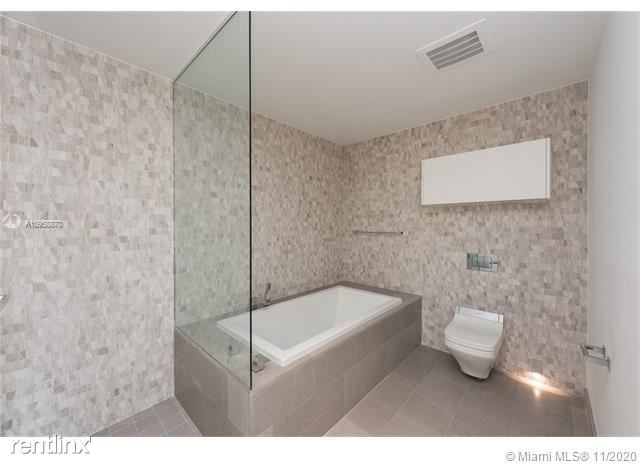 68 Se 6th St Apt 3706 - Photo 4