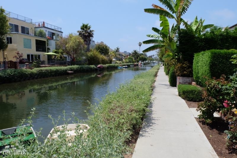 2824 1/2 Grand Canal - Photo 1