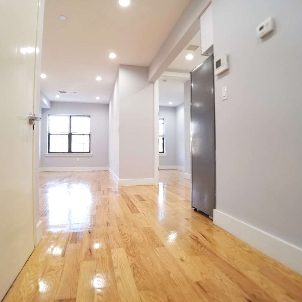 586 Bainbridge Street - Photo 9