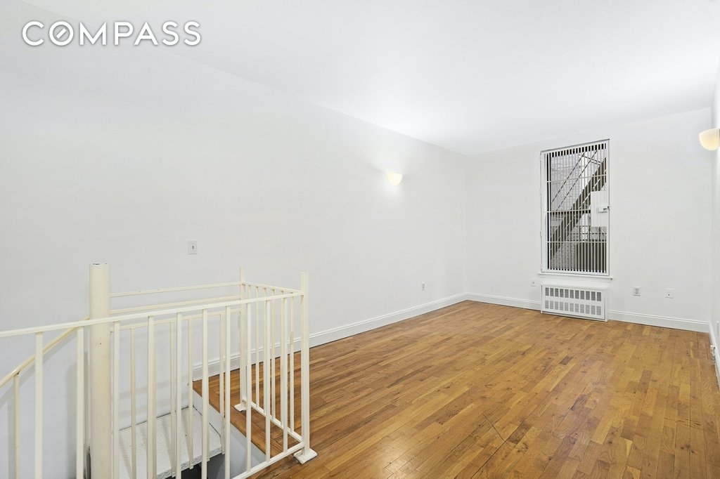 471 VANDERBILT AVENUE - Photo 1