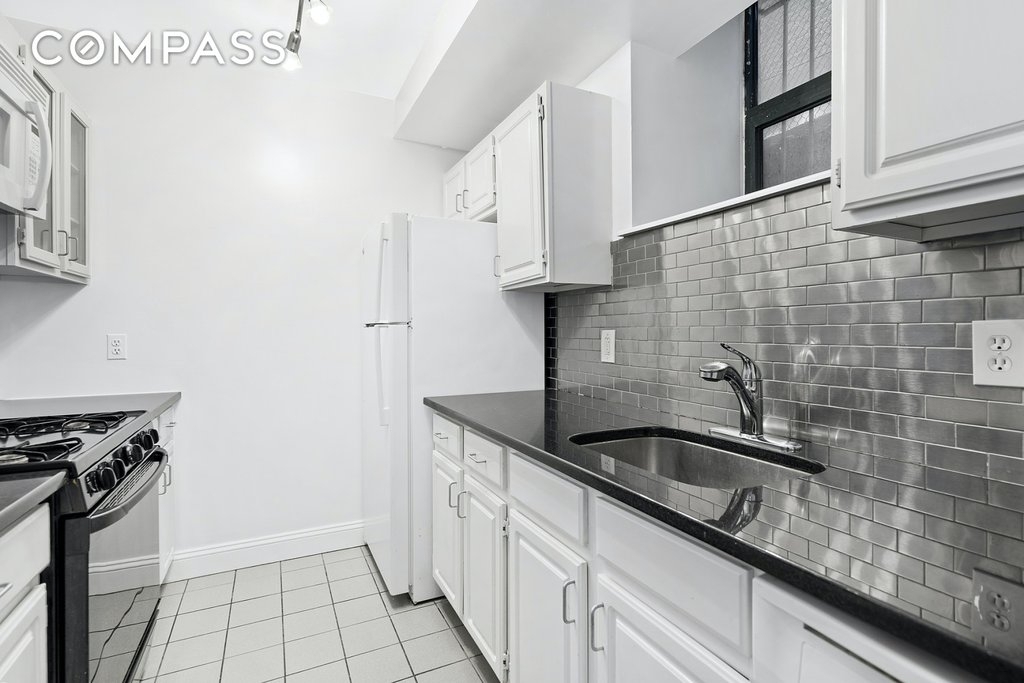 471 VANDERBILT AVENUE - Photo 0