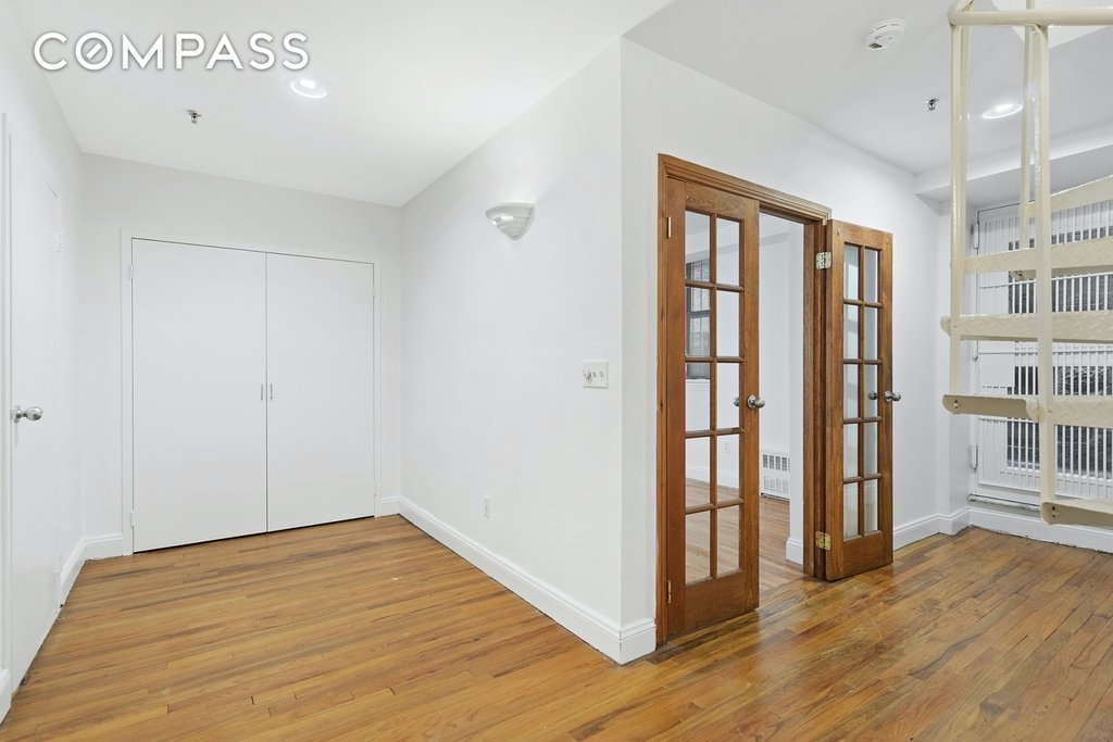 471 VANDERBILT AVENUE - Photo 2