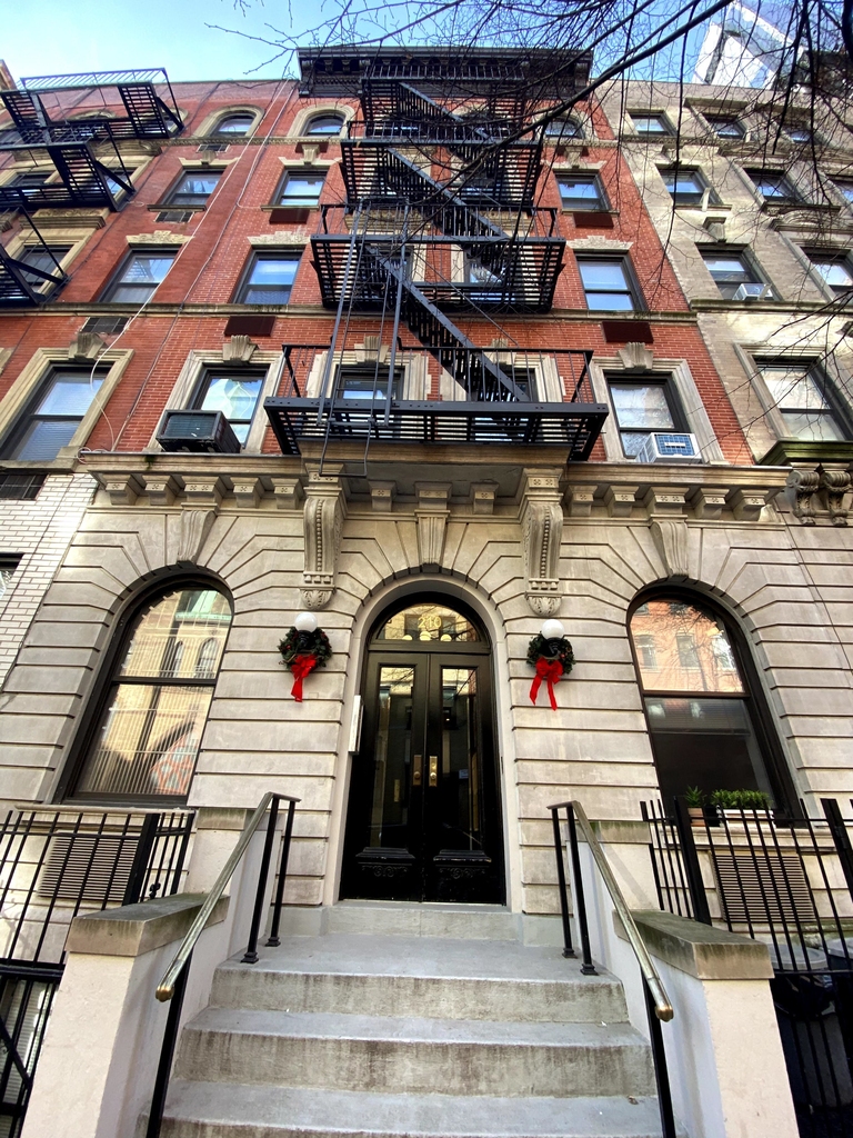 East 83rd Street - Photo 4