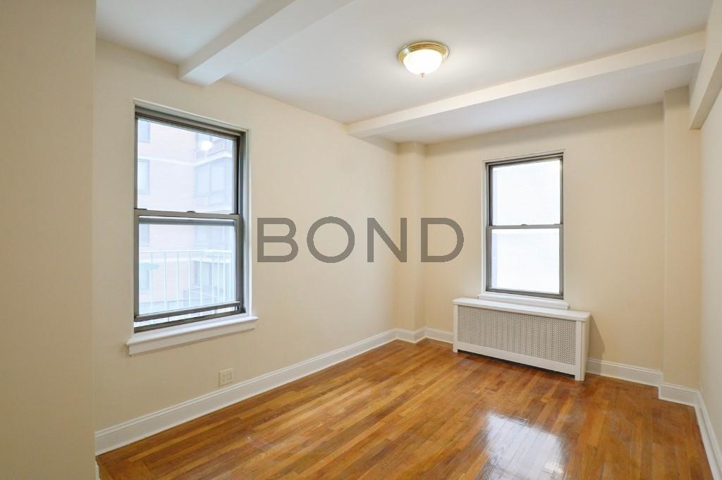 301 East 38th Street - Photo 4