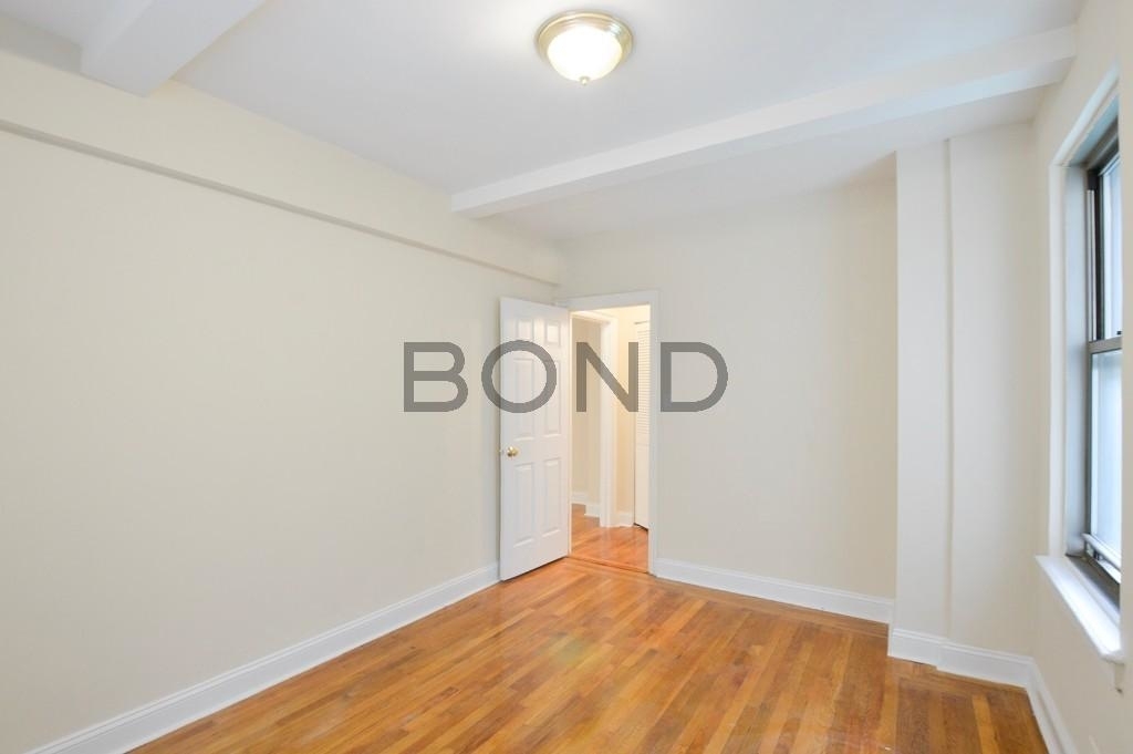 301 East 38th Street - Photo 5