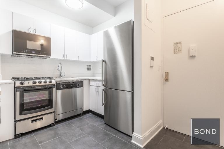 235 West 22nd Street - Photo 3