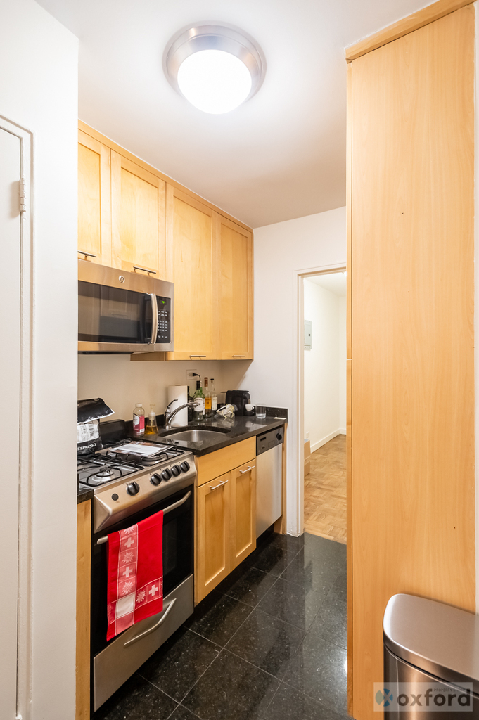 435 East 79th Street - Photo 4