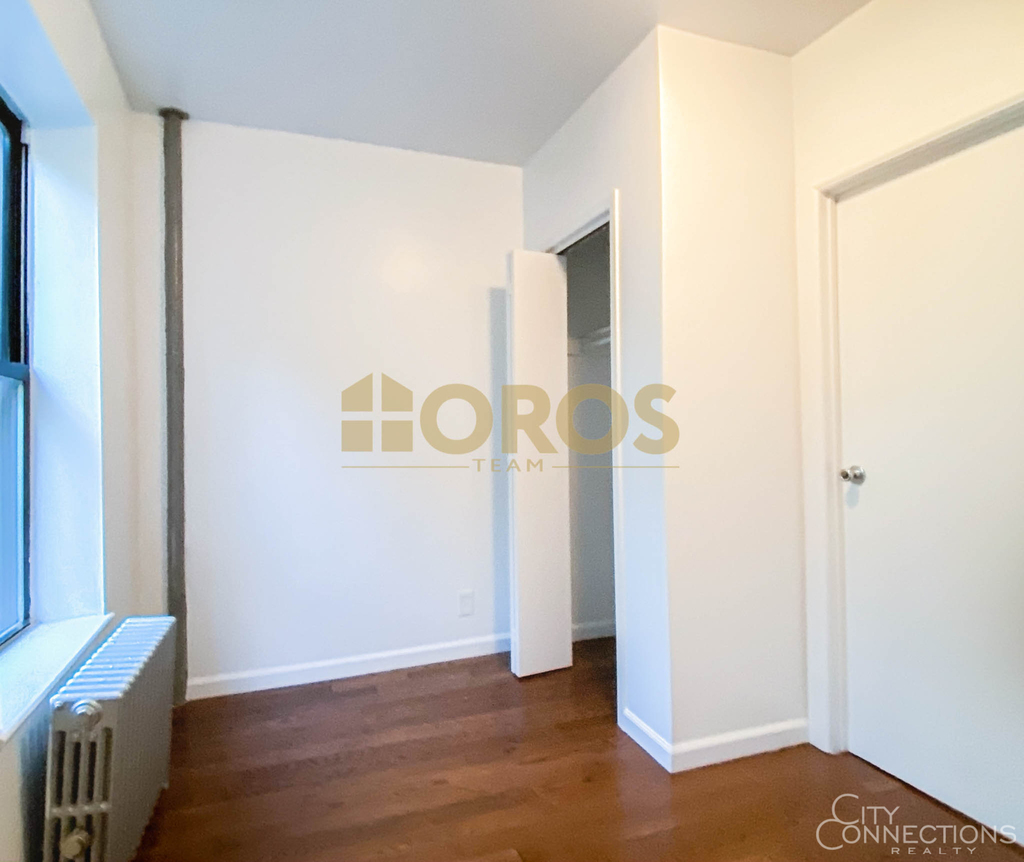 533 E 5th St - Photo 5