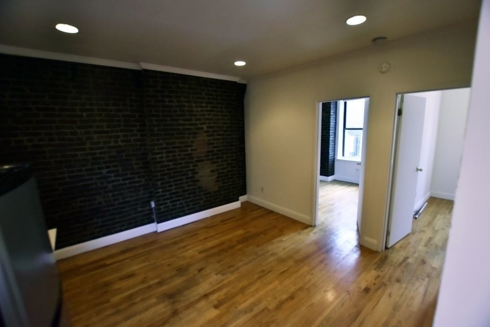 Hester Street 2 Bedroom!!! - Photo 2