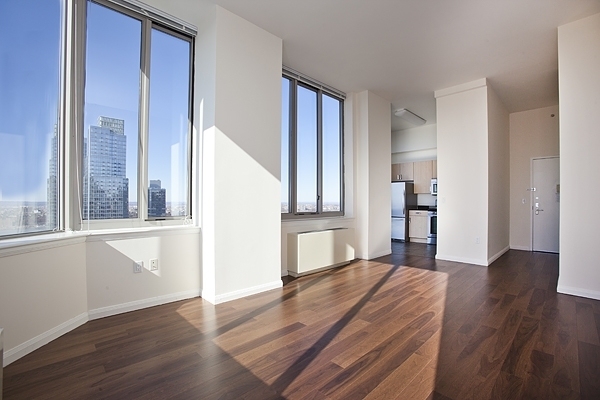 10th Avenue - Photo 1