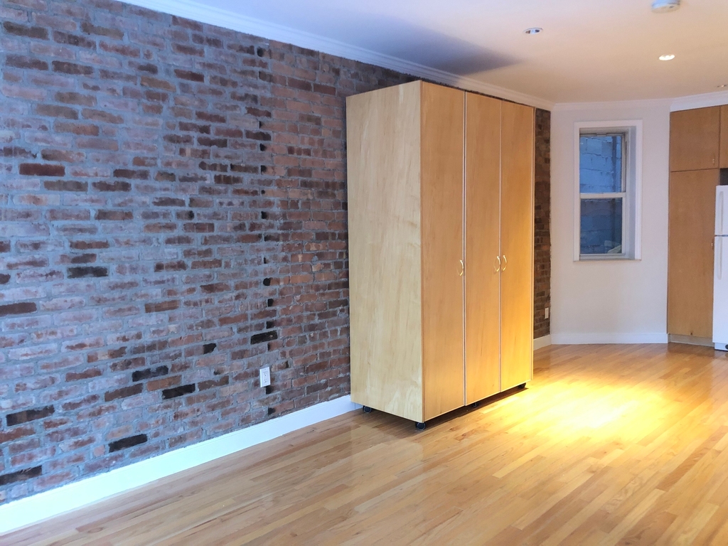 527 West 48th Street - Photo 4