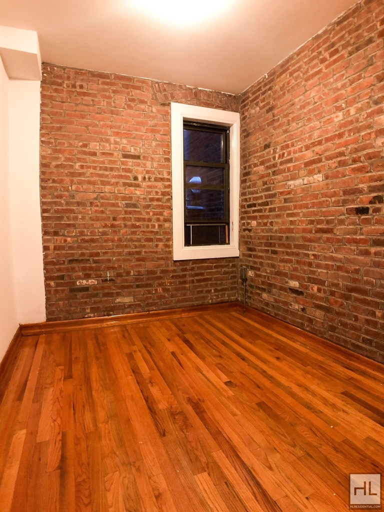 258 West 15 Street - Photo 2