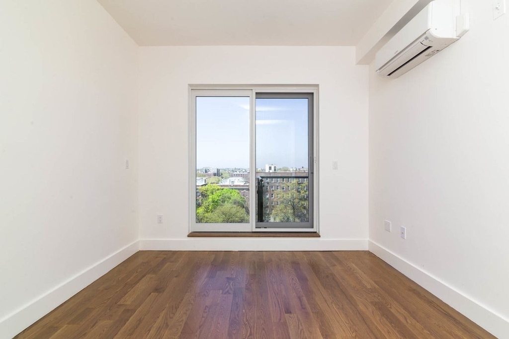 581 Ocean Parkway - Photo 4