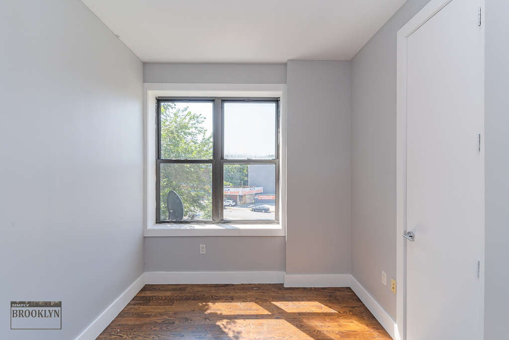 557 Franklin Avenue - Photo 4