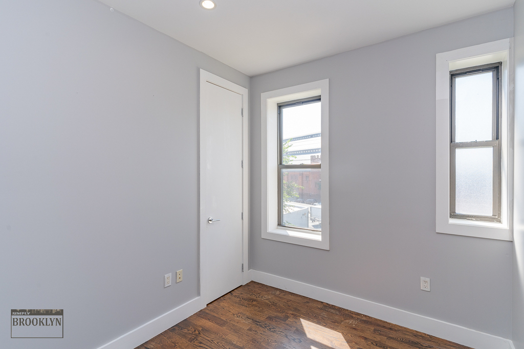 557 Franklin Avenue - Photo 6