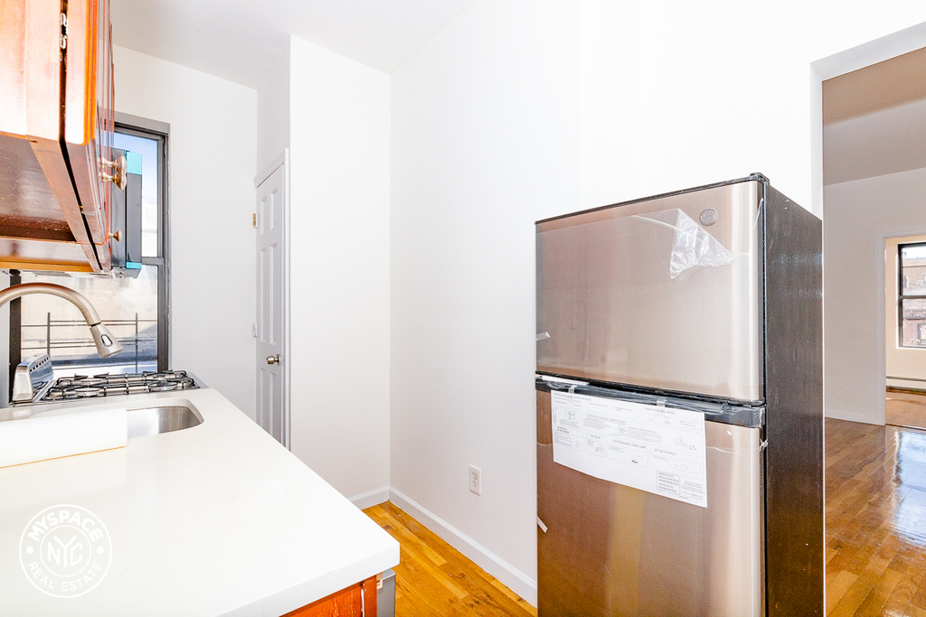 879 Dekalb Avenue - Photo 4