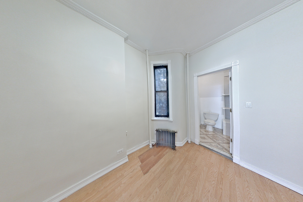 607 East 11th Street - Photo 4