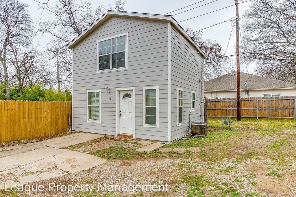 3206 Rogers Ave - Photo 1