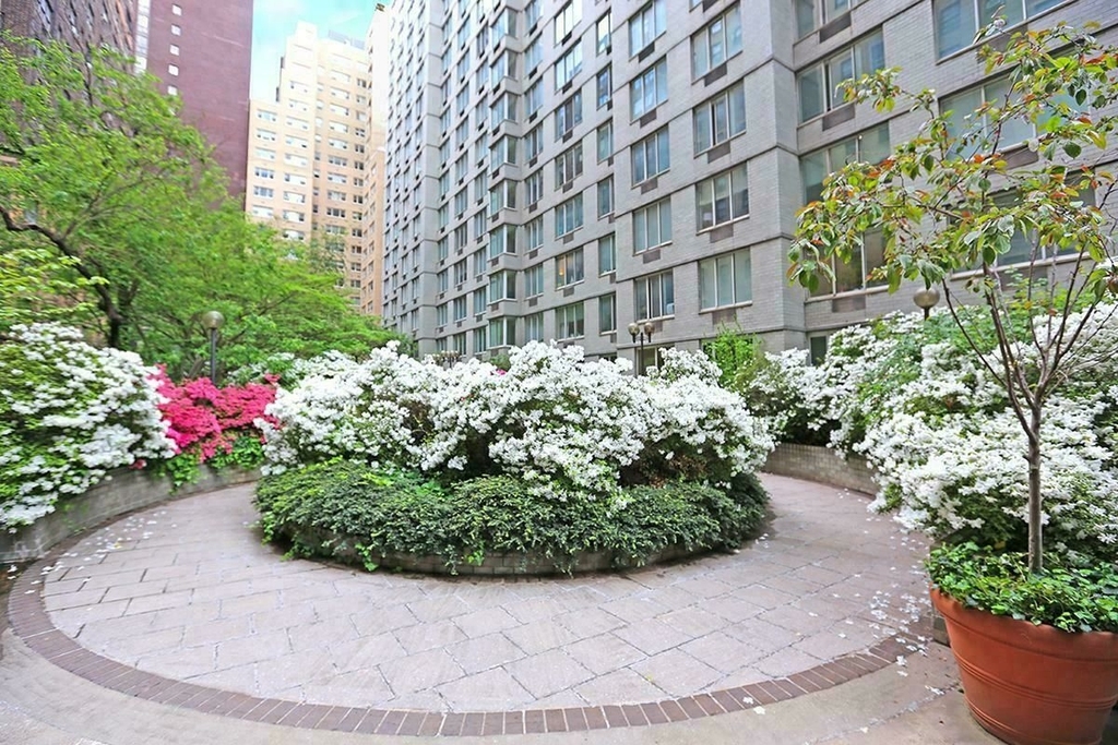 333 East 56th Street - Photo 1