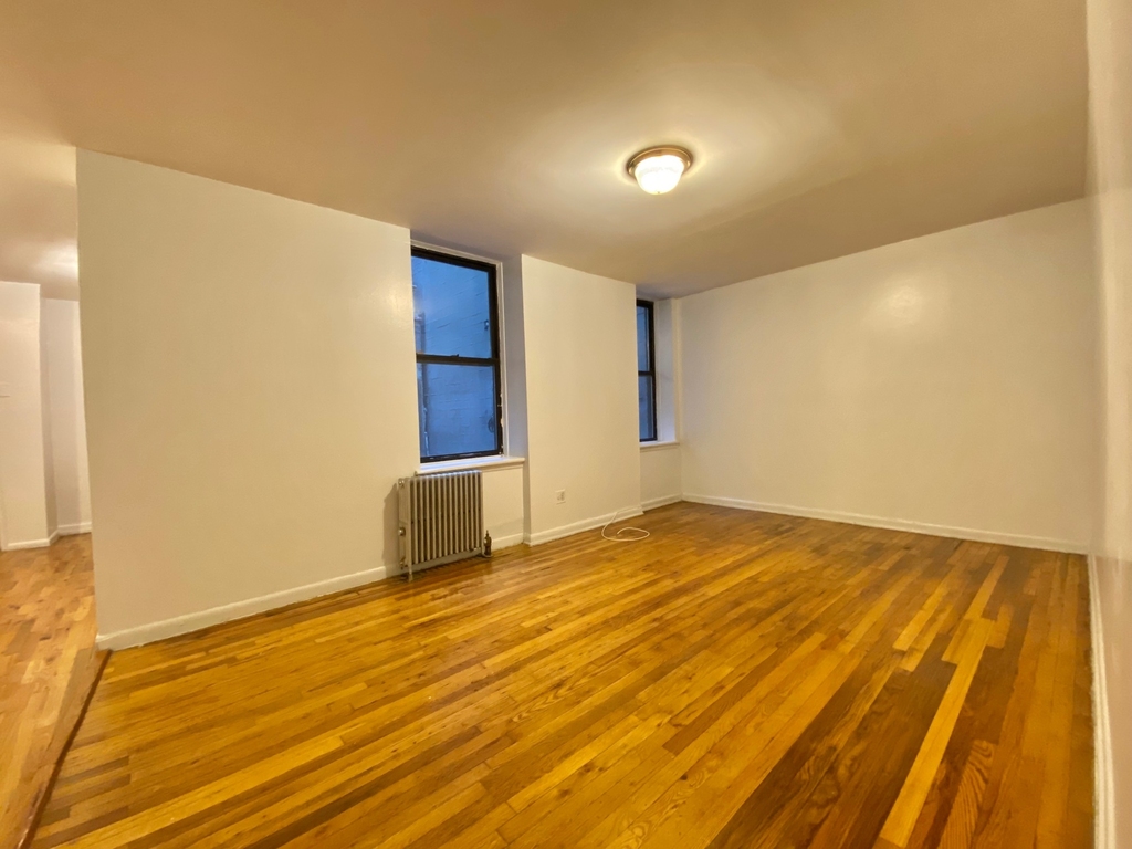 100 Broadway - Photo 2