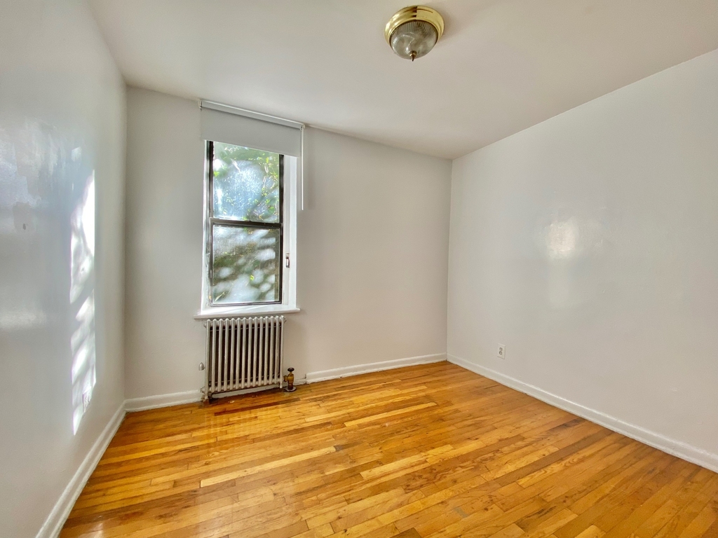 100 Broadway - Photo 1