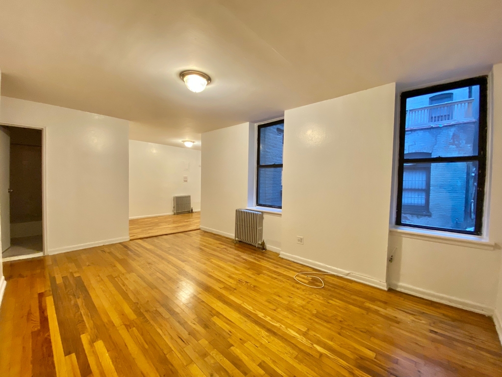 100 Broadway - Photo 3