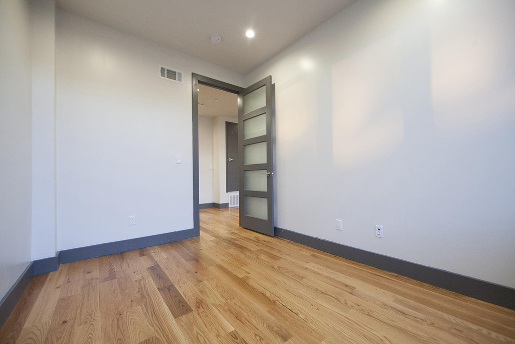 1295 Greene Avenue - Photo 6