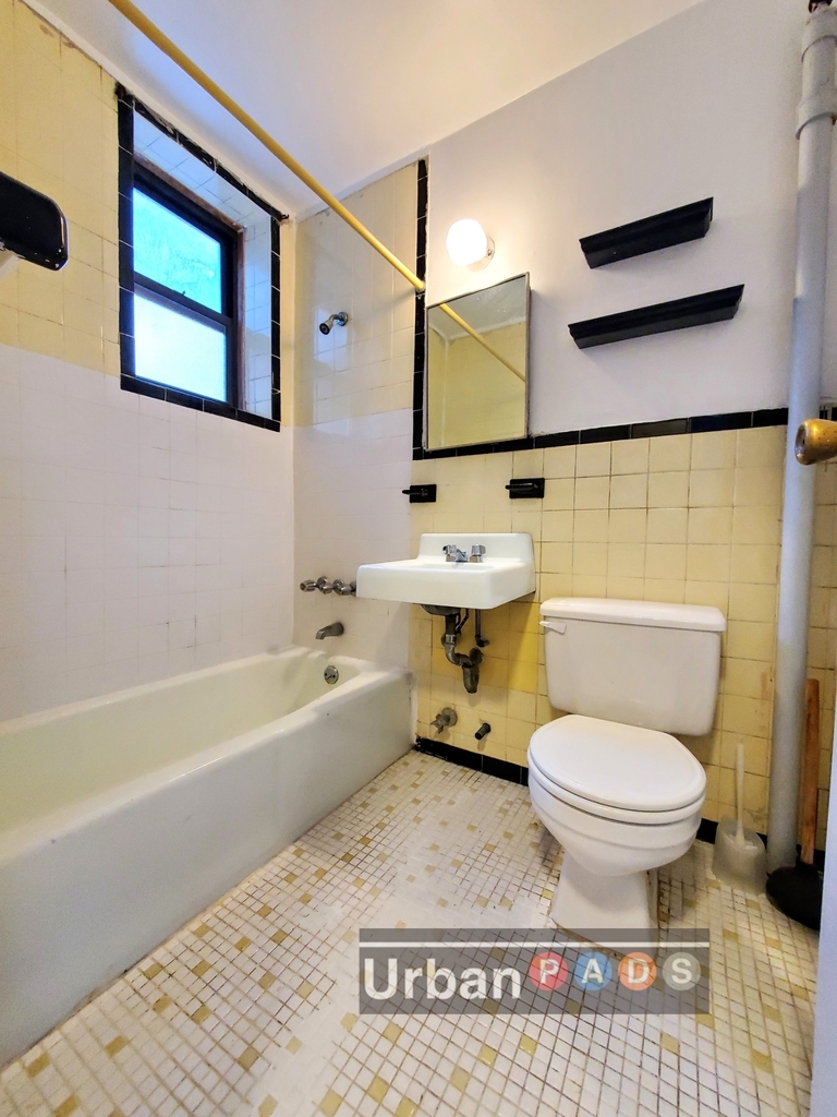 480 Clinton Avenue - Photo 7