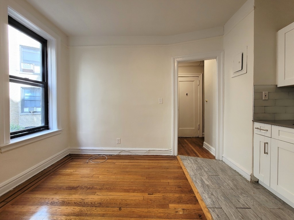 25-21 31st Ave - Photo 2