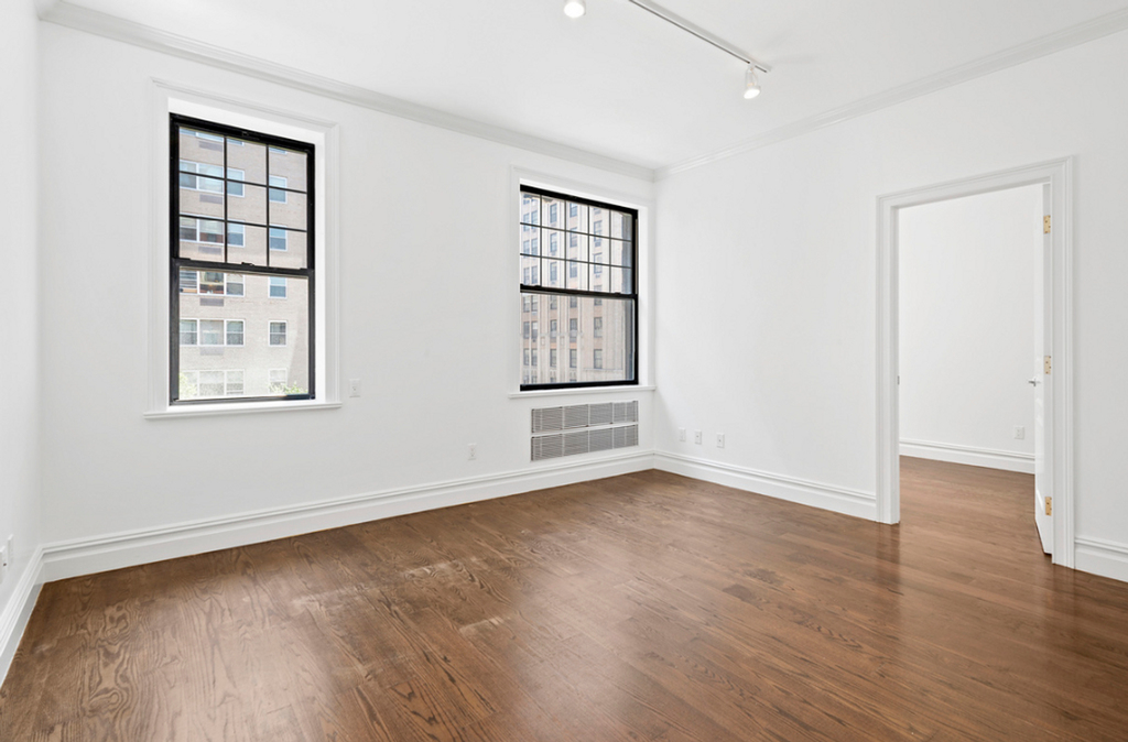 12 Fifth Avenue - Photo 1