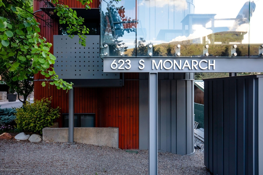 623 S Monarch Avenue - Photo 20